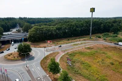 KFC versus Gamma in Geldrop; wie doet als eerste water bij de wijn?
