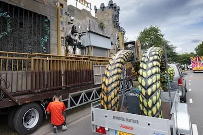 Park Hilaria van start: ritjes voor maximaal zes euro en wie een sterke maag heeft kan de hoogte in