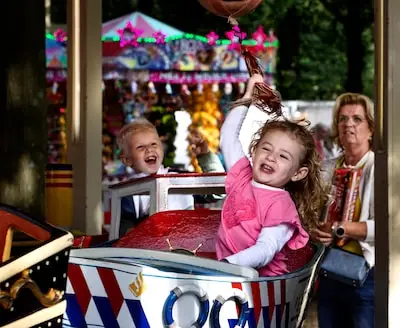Park Hilaria geopend: half miljoen bezoekers verwacht, nieuwe attracties en muziekfeest