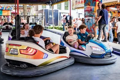 Vijf dagen feest bij kermis in Zeelst: ‘Vroeger was het binnen te doen, nu staan we allemaal buiten’