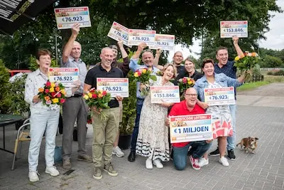 Frank wint groot bedrag en lijkt behandeling tegen kanker te kunnen betalen, maar later bedenkt hij zich