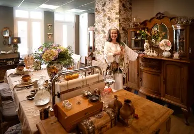 Ilona maakt van parels zoeken haar beroep: gevonden schatten te koop in vintagewinkel in hartje Helmond