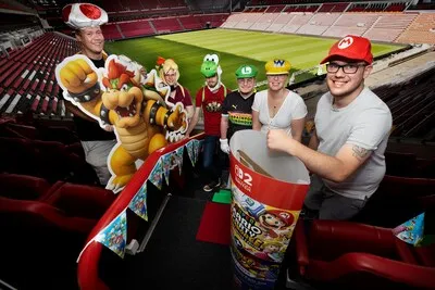 Luigi’s neuspeuterfestijn in de skybox van het Philips Stadion