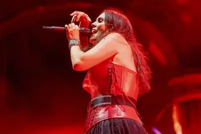 10-jarig jubileum Dynamo Metalfest is vriendelijke chaos: moshers trekken elkaar net zo hard weer overeind