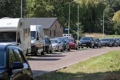 Parkeerchaos rond Eindhoven: eieren gegooid op geparkeerde auto’s