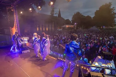 Het Kasteeltuinconcert, bestseller van Helmond: ‘Je kunt hier je vakantiegevoel een stuk verlengen’