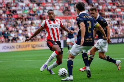 LIVE | PSV mist een aantal kansen, maar komt ook goed weg als Go Ahead de lat raakt