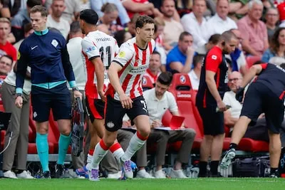 LIVE | PSV gaat erop en erover: Dest zorgt voor feestvreugde in het Philips Stadion met knappe goal in strijd om Johan Cruijff Schaal