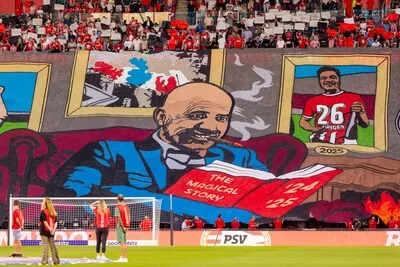Peter Bosz wil na dikke zege geen spelbreker zijn bij PSV, maar stipt toch graag aan wat er beter moet