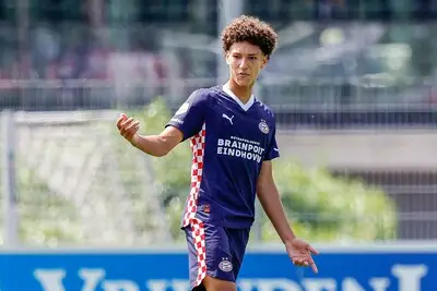PSV en talentvolle verdediger zijn helemaal rond: verlenging tot 2028