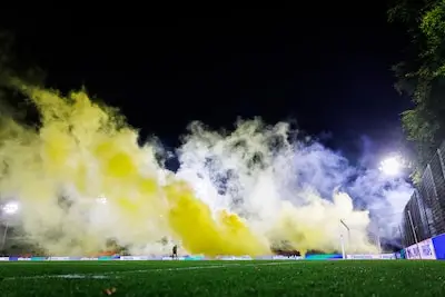 ‘Het kan zomaar een andere club treffen vanavond’: PSV zet voetbalwereld op scherp na vuurwerkactie van Vitesse