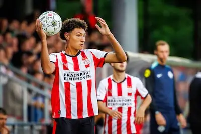 Koele kikker Fabian Merién (16) helpt Jong PSV met ‘overleven’