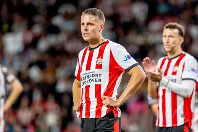 PSV staat na belabberde avond in het hemd: deze aankopen stelden teleur én de grote namen leverden niet