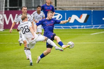 Willem II gaat na tien (!) wissels onderuit op curieuze en troosteloze ‘feestmiddag’ van KAS Eupen