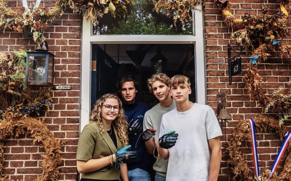 Bij de familie Elzinga uit Bolsward wijkt alles voor kaatsen. ‘Er hebben ooit in één seizoen 36 kransen gehangen’