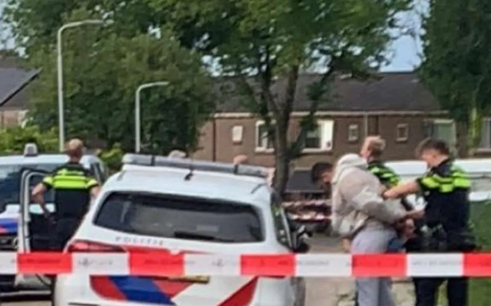 Buurt in Ferwert wil man (40) bij wie steekpartij plaatsvond het huis uit hebben uit vrees voor vergisbom