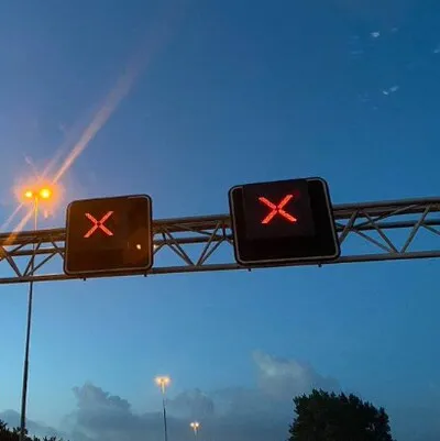 Vrachtwagen gekanteld op A2 bij Maarheeze, snelweg dicht richting Weert