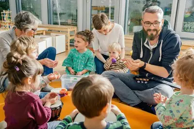 Een jaar verlof voor jonge ouders: is dat dé oplossing voor druk op de kinderopvang?