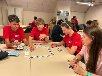 Geen zin in het Stratumseind? Studenten vermaken zich tijdens intro met pubquiz, handwerk en spelavonden