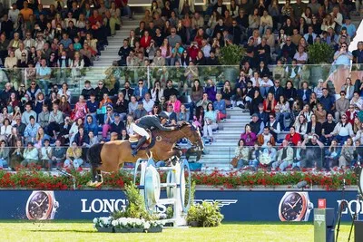 Ruiter Harrie Smolders kan zege in Valkenswaard amper geloven: ‘Ineens begint hij te winnen’
