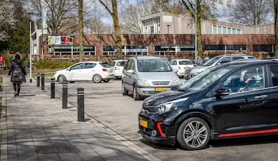 Zorgen nadat onbekende man geslachtsdeel toont aan spelende kinderen in Helmond