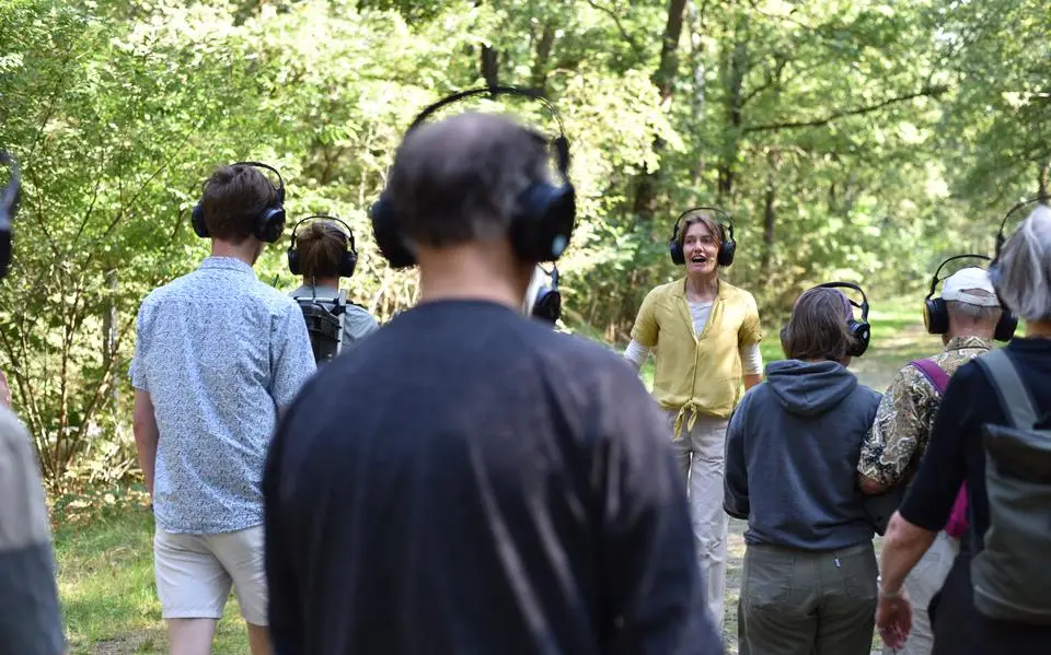Theatrale wandeling ‘howtodisappear’ is een wijsgerige denkoefening. De natuur zal zich wel redden. Maar wij? | recensie ★★★★☆