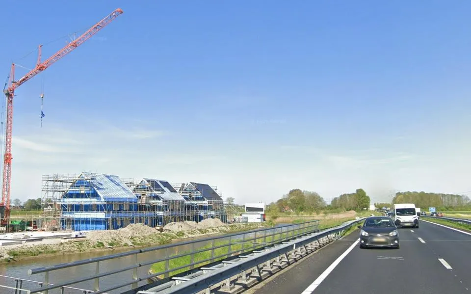 Grote tijdsdruk voor bouw geluidsscherm Wâldwei Leeuwarden: klus start pas eind oktober