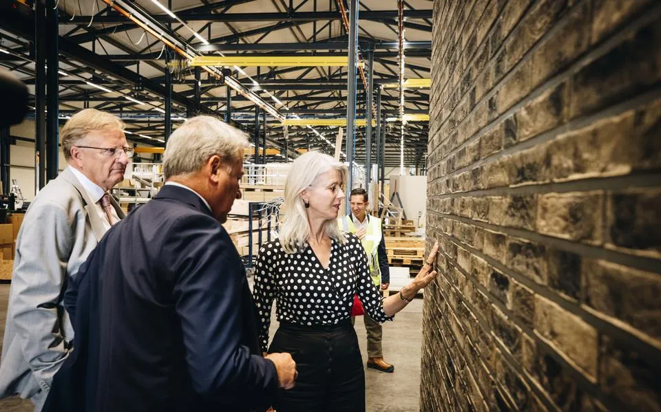 Moet de Friese aanpak voor biobased bouwen landelijk navolging krijgen? Mona Keijzer weet het zo net nog niet