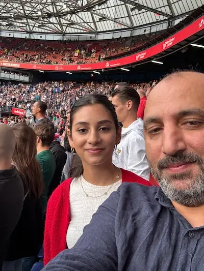 Droom van Tilburgse kapper Tek komt uit: eindelijk ziet hij een wedstrijd van Fenerbahçe in Nederland