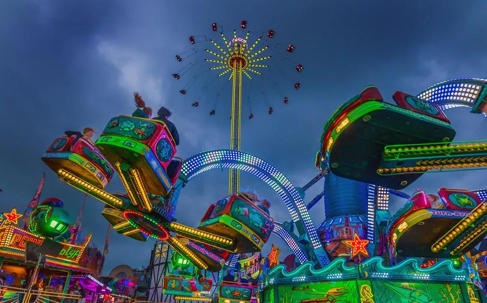 Op de kermis in Sneek staat een splinternieuwe attractie: de Airforce. Hoe bevalt deze reusachtige zweefmolen?