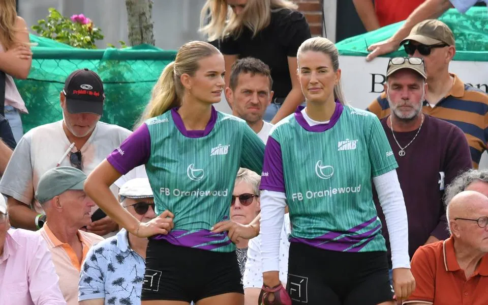 Riska en Laudy Bouma gingen weer kaatsen om de PC te halen. Hun debuut is ook meteen het afscheid