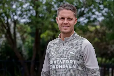 Joey Veerman blijft bij PSV, of er moet nog iets geks gebeuren