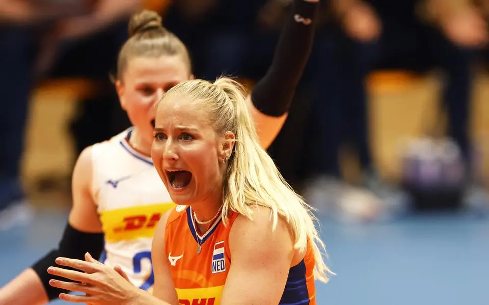 Marrit Jasper met nieuw team, maar zonder zus Hester op weg naar WK volleybal. ‘Ik moest zelf ook gelijk huilen toen ik het zag’