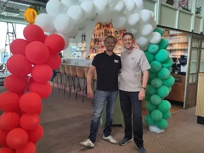 Ontbijten, lunchen, borrelen en dineren kan in twee nieuwe horecazaken in Donna op Strijp-S