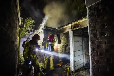 Schuurtjes verwoest bij brand in Eindhoven, mogelijk asbestdeeltjes in wijk terechtgekomen
