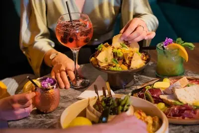 9 x plekken om cocktails te drinken in Tilburg