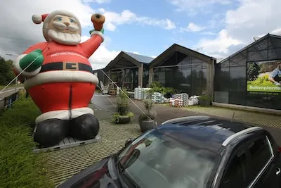 Bij dit Tilburgse tuincentrum hebben ze de kerstman al afgestoft: ‘Hebben ze ook al paaseitjes?’