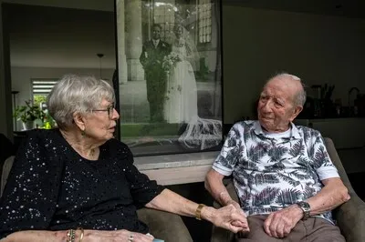 Bart (97) en Sella (94) zijn 70 jaar getrouwd: ‘We zijn samen begonnen in een verbouwd kippenhok’