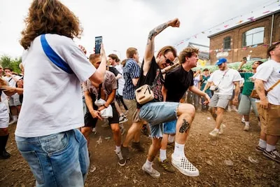 Eén kaartje, maar vijf verschillende prijzen bij Tilburgs festival: ‘We hopen dat de diehard fans een duurder kaartje kopen.’