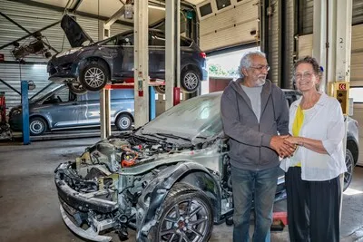 Bijzondere ontmoeting leidde tot bijzondere garage, maar na 44 jaar is het voorbij.