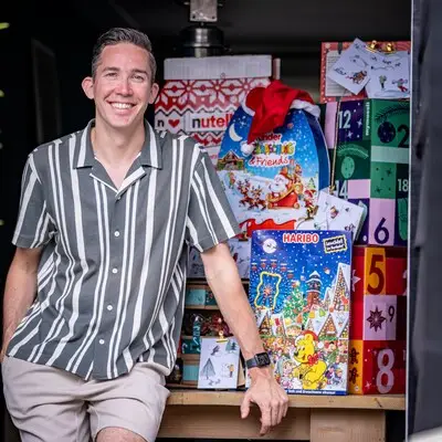 De mussen vallen van het dak, maar ‘adventfluencer’ Roel telt al af naar kerst