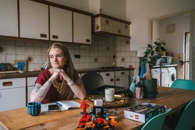 Marieke (38) zoekt wanhopig een woning: ‘Ik slaap wel in mijn auto, als mijn kinderen maar een bed hebben’