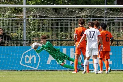 PSV legt jonge doelman vast: zo vader, zo zoon