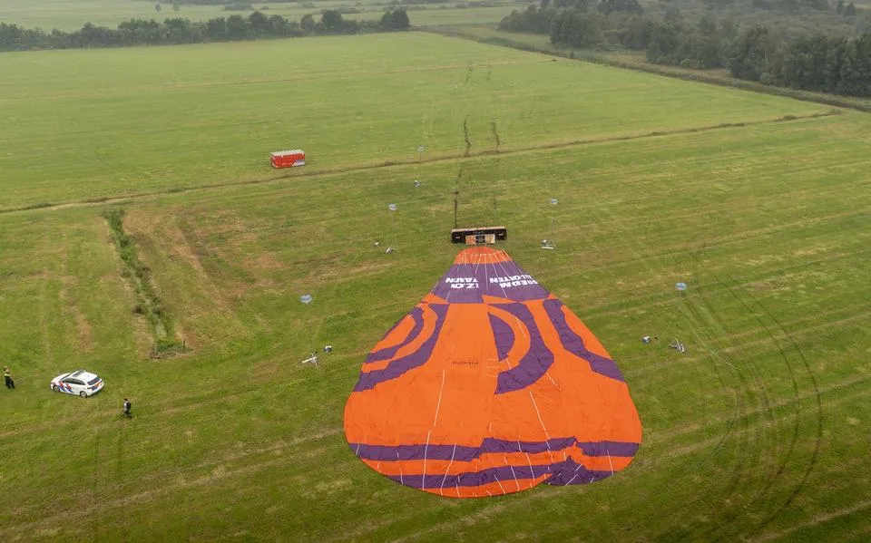 Bé (72) uit Sintjohannesga zat in de luchtballon bij De Hoeve en raakte bewusteloos bij landing: ‘Ik ha echt gelok hân’
