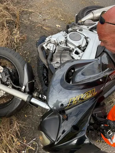 Motorrijder gewond na ongeval op A65 bij Tilburg, automobilist mogelijk onder invloed