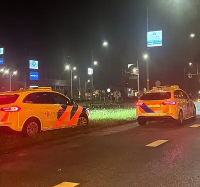 Bestuurder in Helmond negeert stopteken en moet door meerdere politieauto’s worden afgestopt