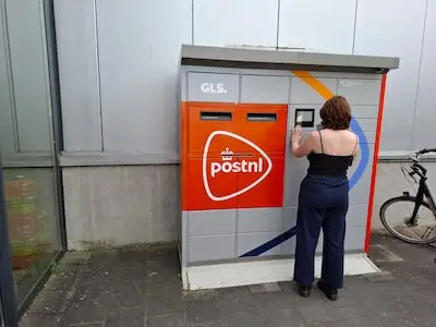 ‘En wanneer komen er pakketautomaten die je kan gebruiken als je in een rolstoel zit?’