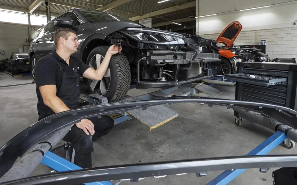 Dit is waarom je veel meer geld kwijt bent voor je autoverzekering