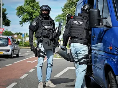 Arrestatieteam valt woning binnen in Tilburg: 23-jarige man aangehouden