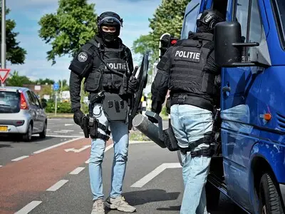 Politie valt woning binnen in Tilburg: 23-jarige man aangehouden